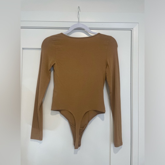 Banana Republic True Hues Scoop-Neck Thong Bodysuit Colour Latte Beige - Size XS - Picture 3 of 7